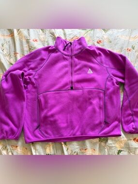 Nike ACG womens Large jacket. New